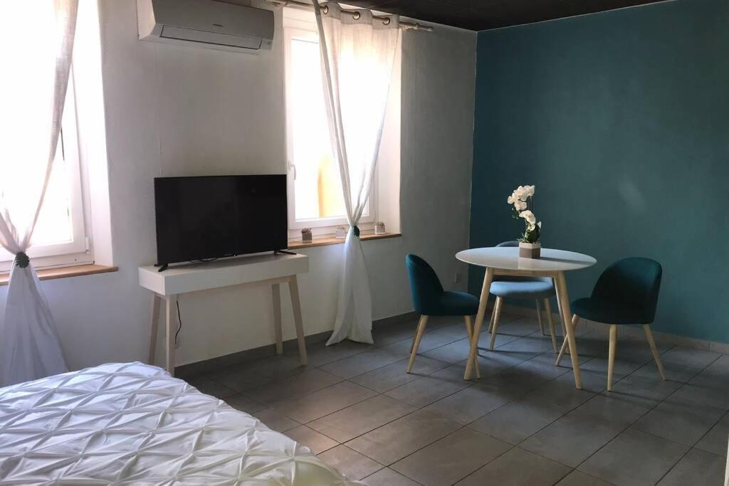 Studio Cocooning A 50 M Du Port, Classe 1 Etoile Cassis Exterior foto