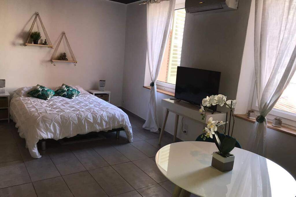 Studio Cocooning A 50 M Du Port, Classe 1 Etoile Cassis Exterior foto