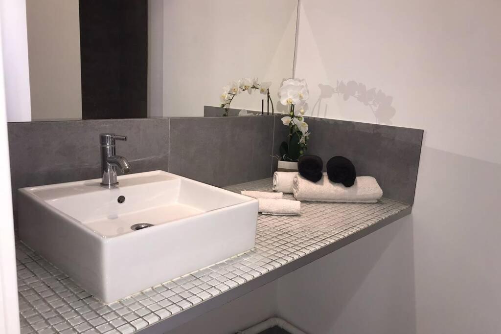 Studio Cocooning A 50 M Du Port, Classe 1 Etoile Cassis Exterior foto